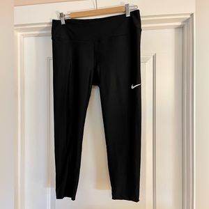 Nike Mid-Rise Capri Leggings